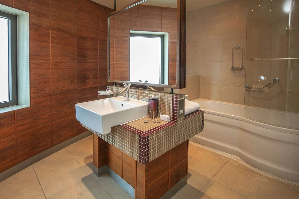King Suite Bathroom