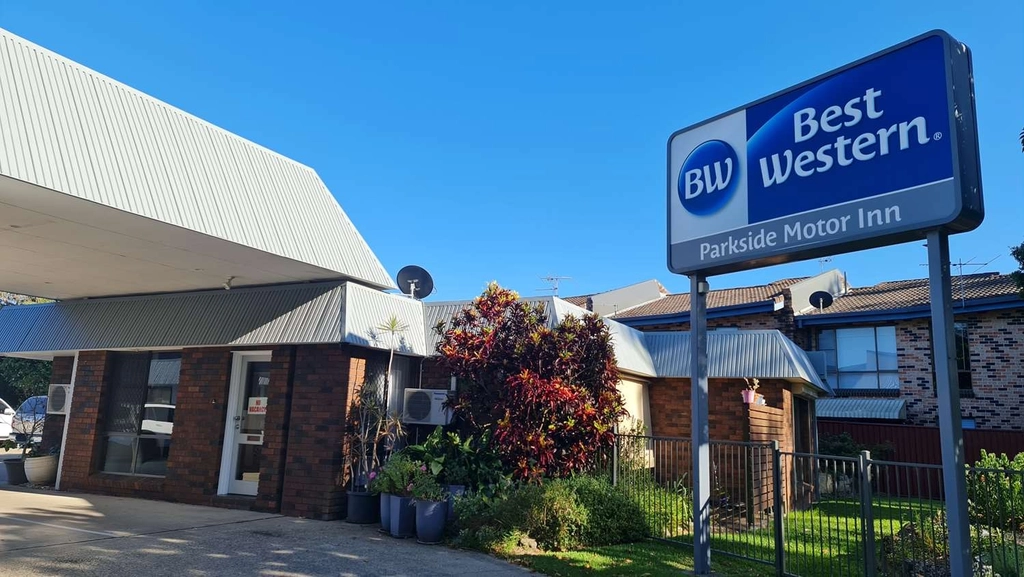 BW Parkside Entrance Logo Sign