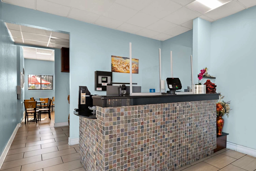 BW Clermont FL Lobby
