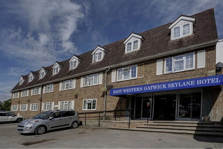 gatwick skylane hotel grounds and ho