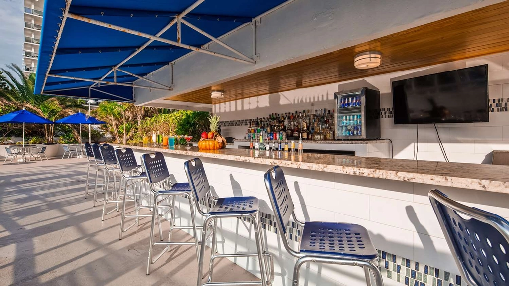 Pool Bar