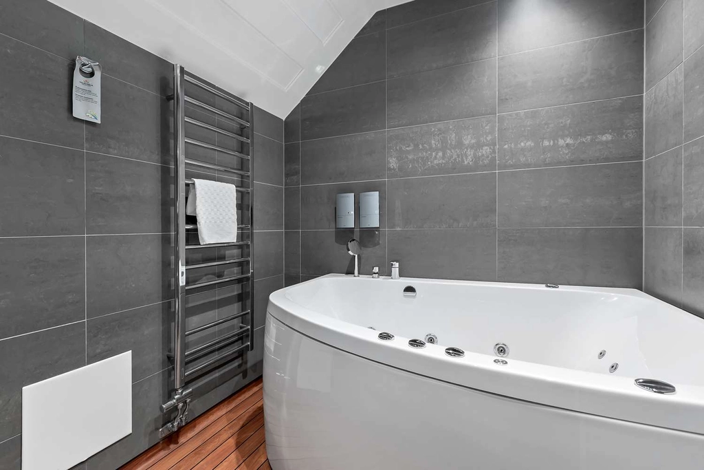 Wedding Suite Bathroom Dalecarlia