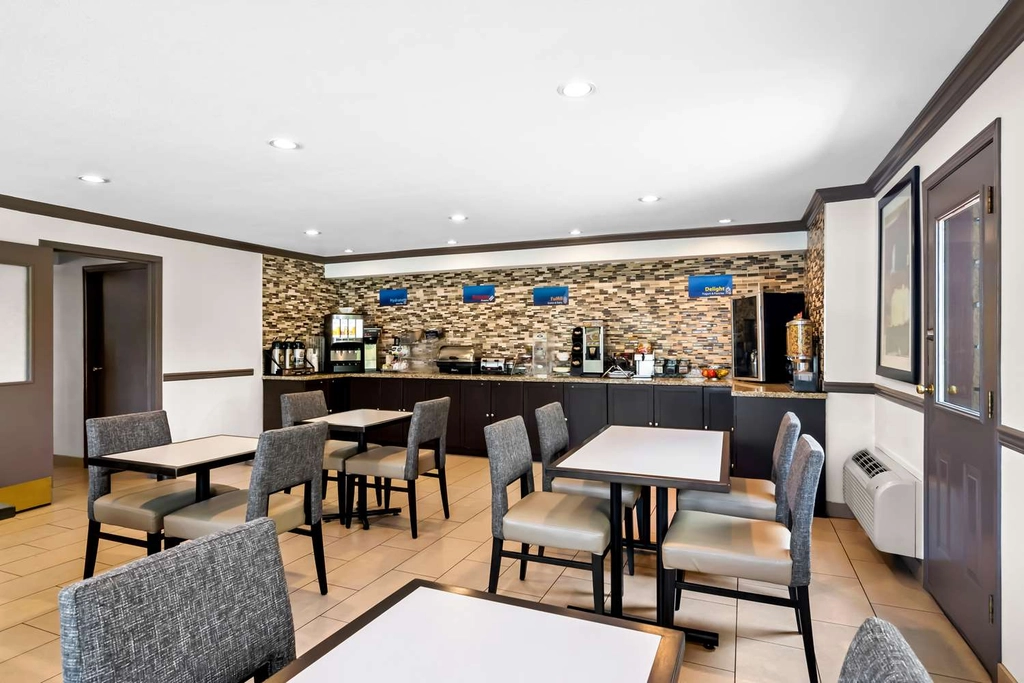BW MapleRidge BC BreakfastArea
