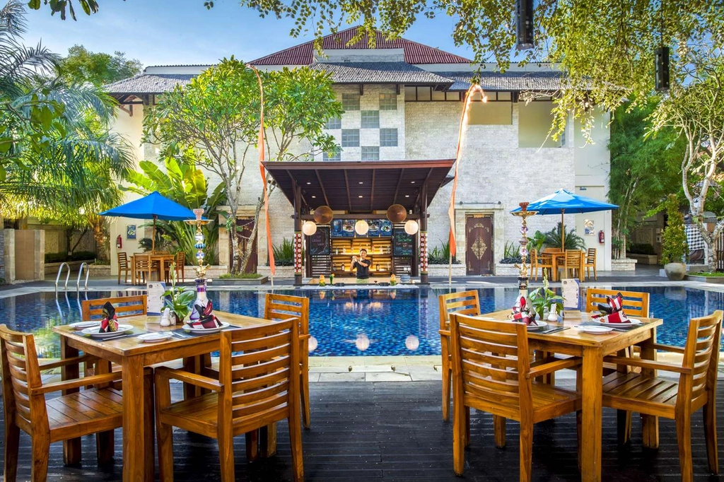 Poolside Breakfast Area