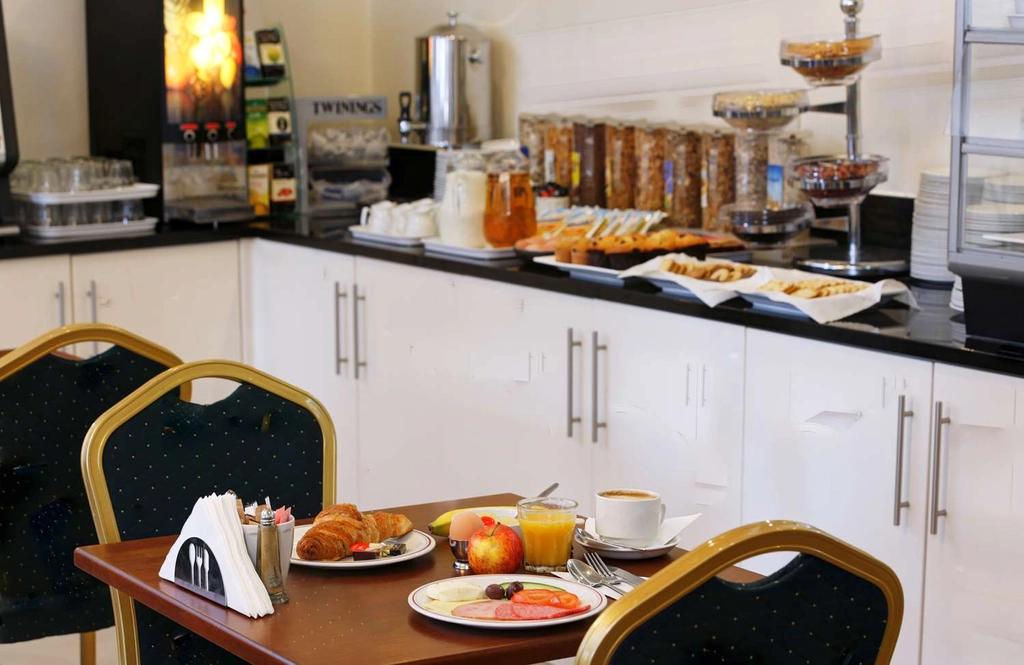 Breakfast Room