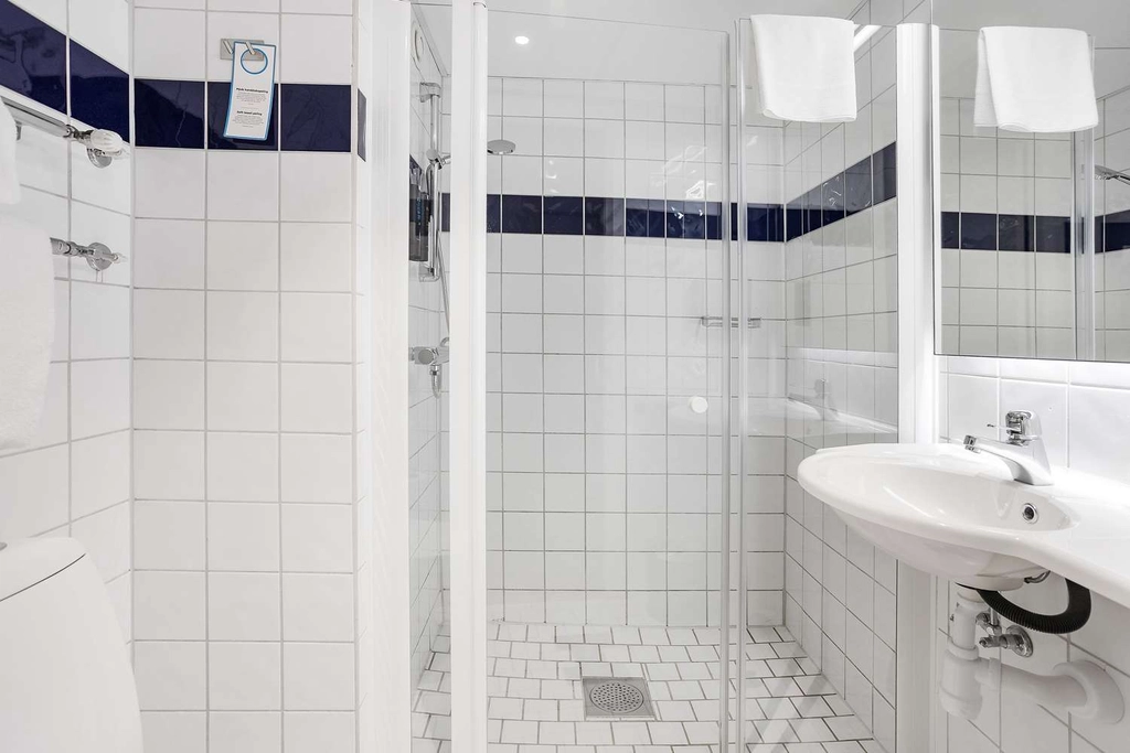 Standard Bathroom Noble House