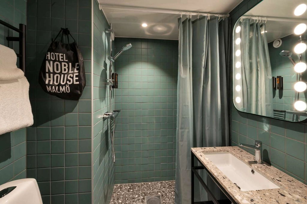 Bathroom Superior Noble House