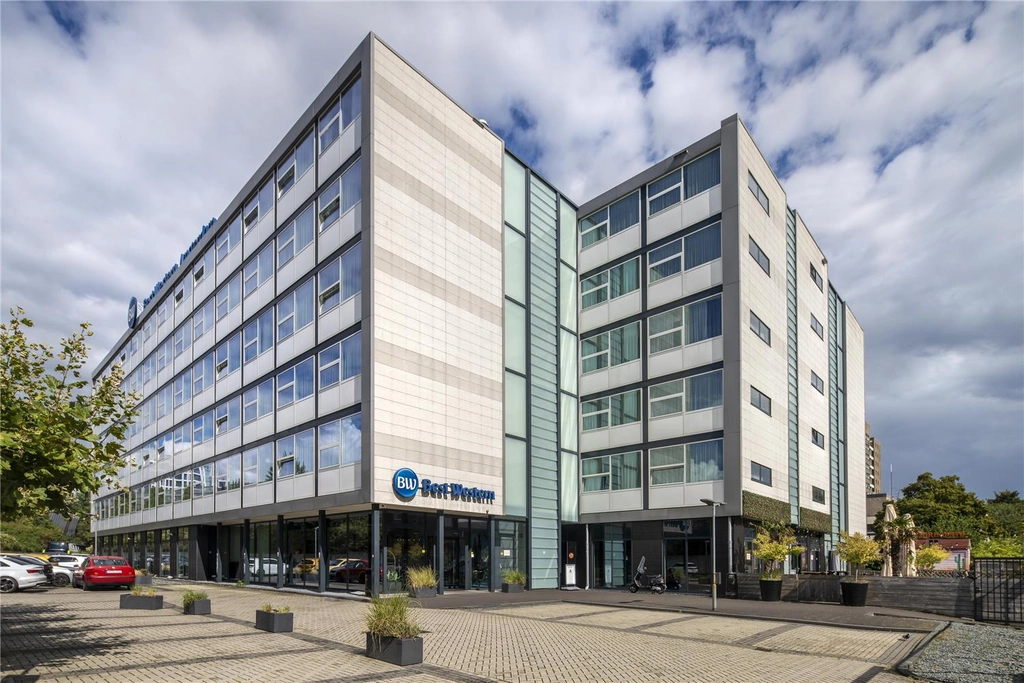 Vooraanzicht hotel