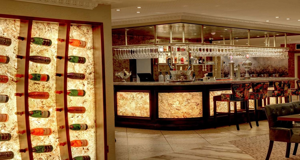Hotel Bar
