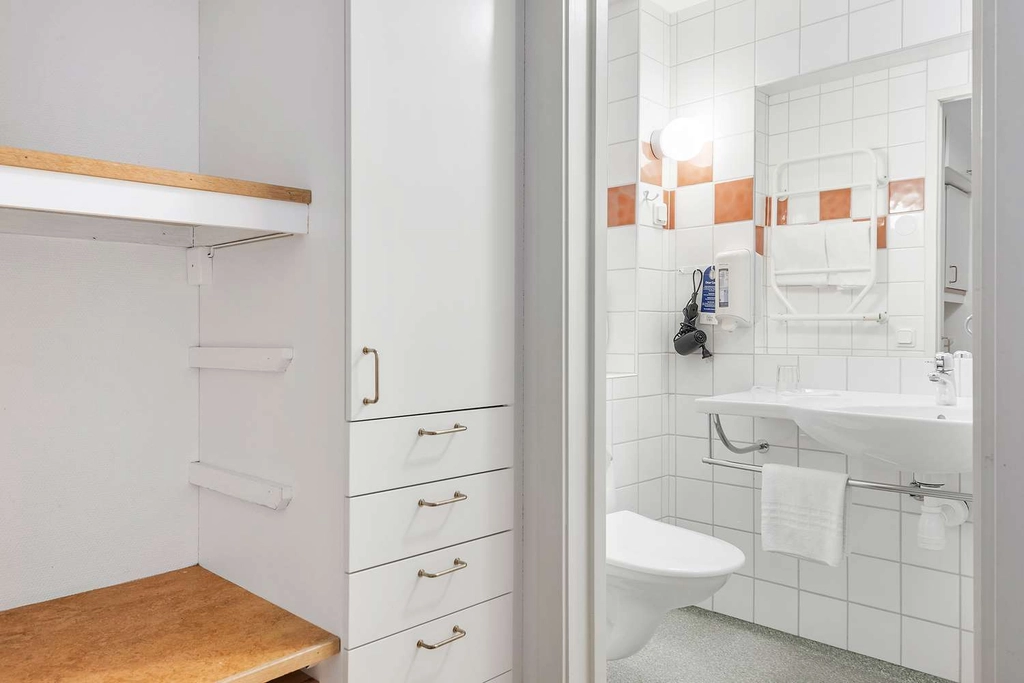 Standard Single bathroom Solhem Hotel