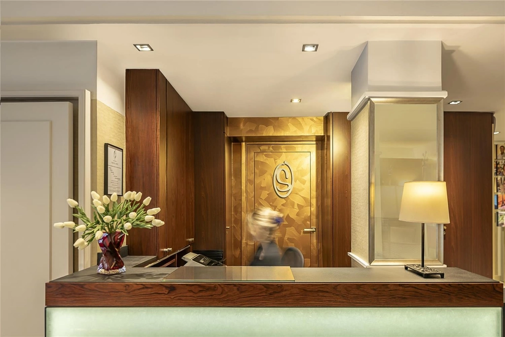 Reception desk