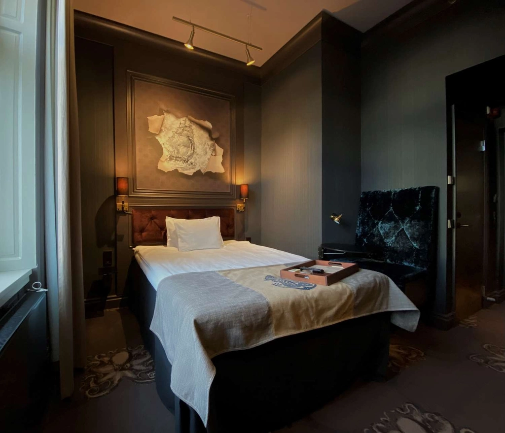 Superior guest room queen bed