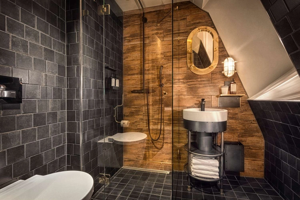 Bunkbed Bathroom Stora Hotellet Ume