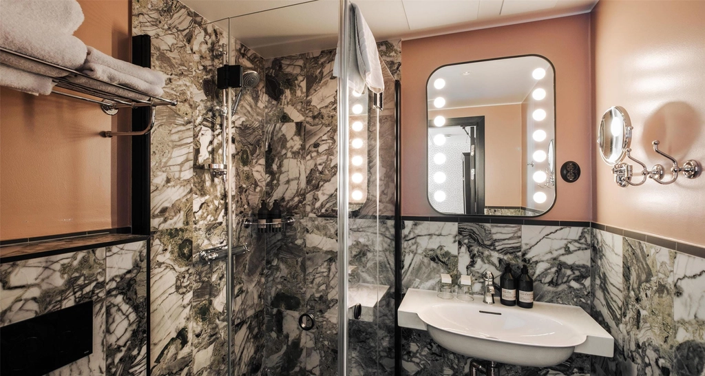 Standard Double bath