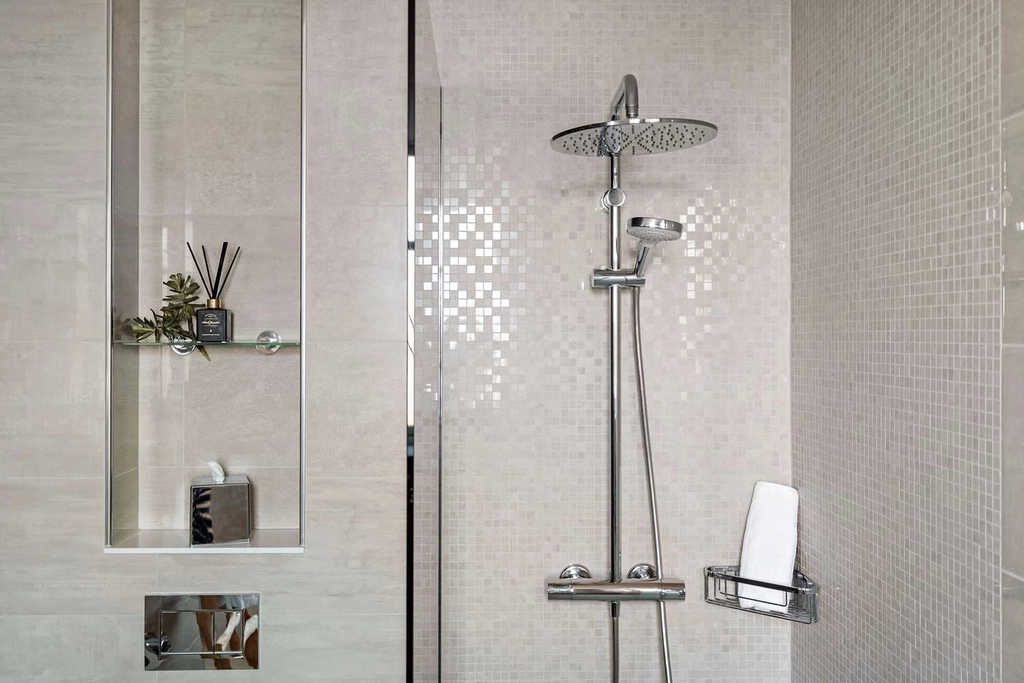 BW Hebron Suite Bathroom