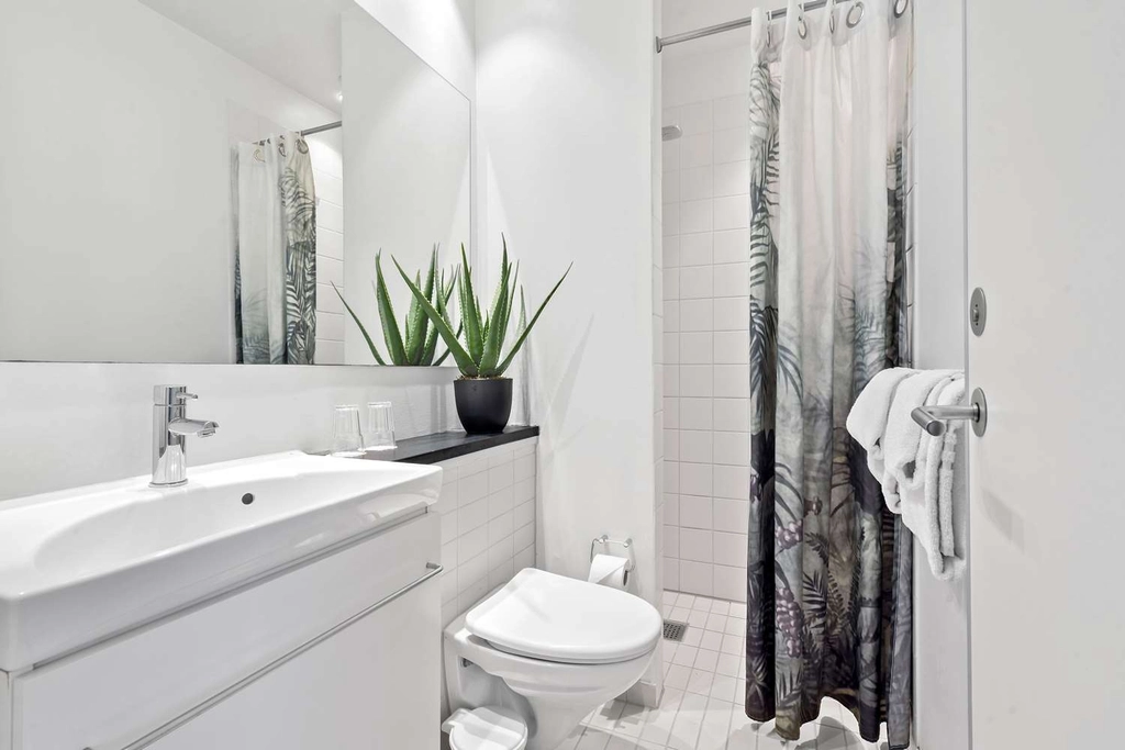 BW Hebron std two single bathroom