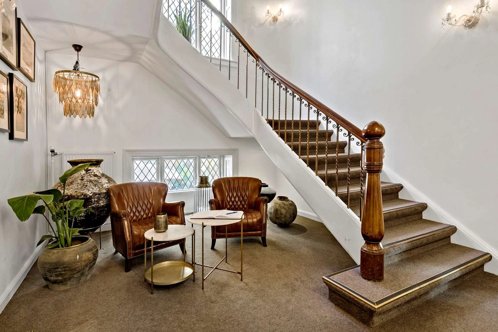 BW Hebron staircase