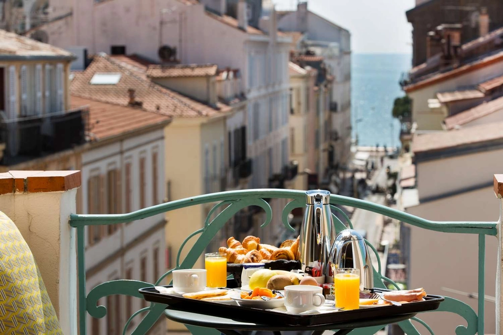 DELUXE BALCONY
