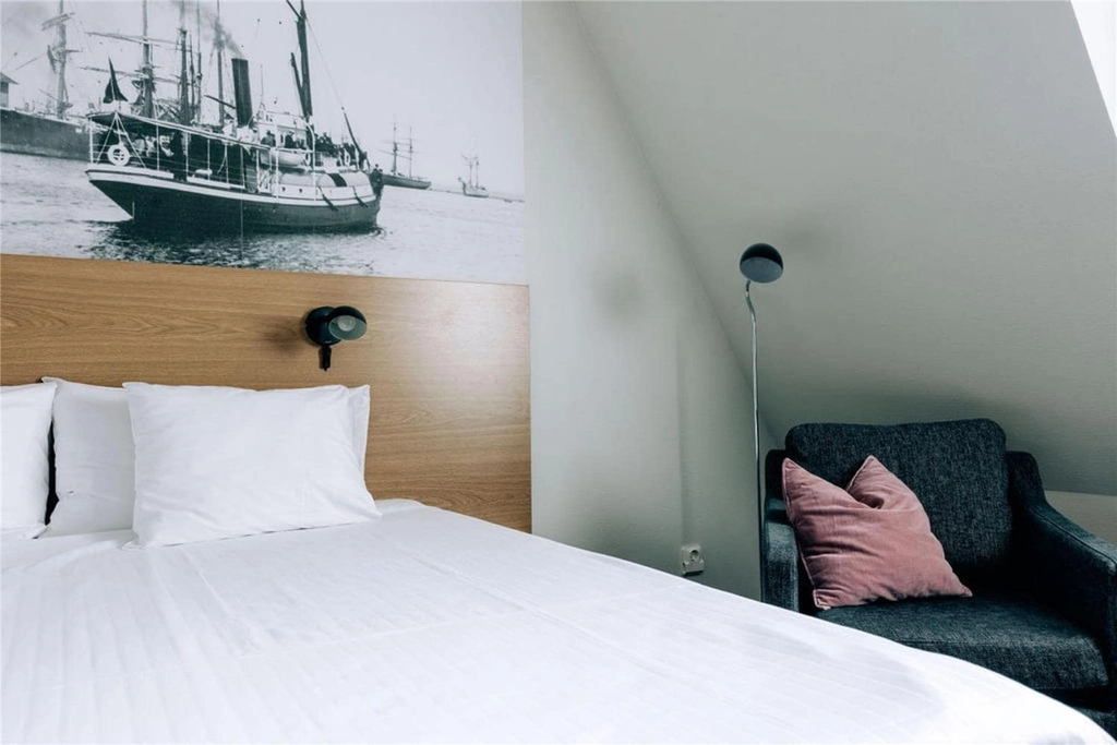 Best Western Kalmarsund Deluxe Room Bed