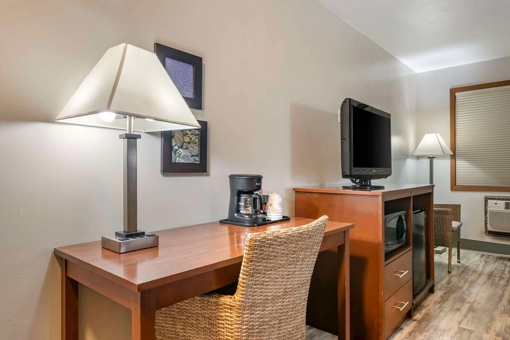 Queen Guestroom Amenity