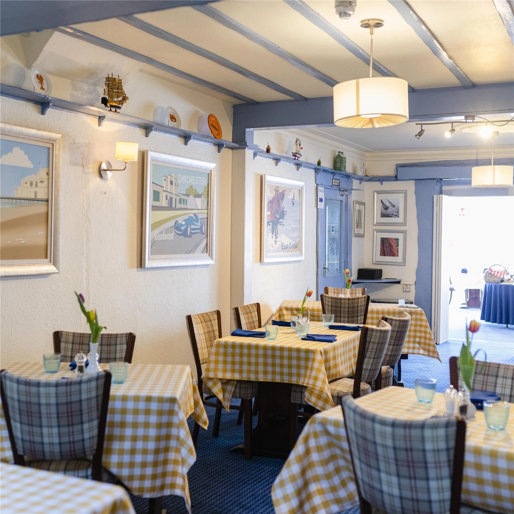Monty's Bar & Bistro