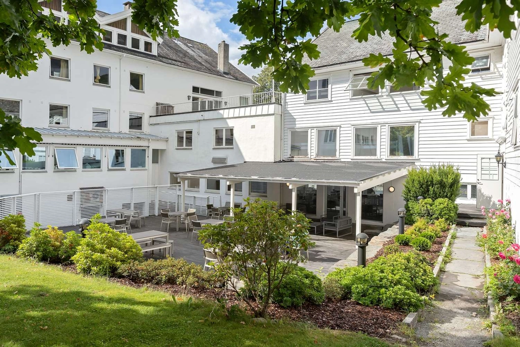 Back Hotel Exterior