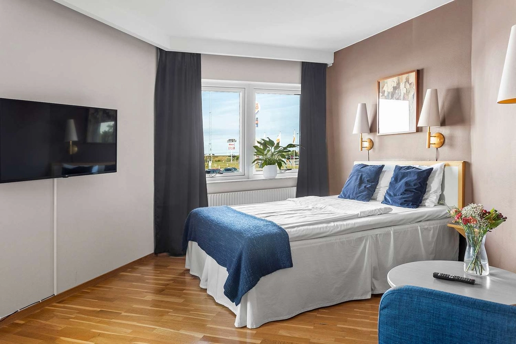 Best Western Dahls Standard Small double Bed