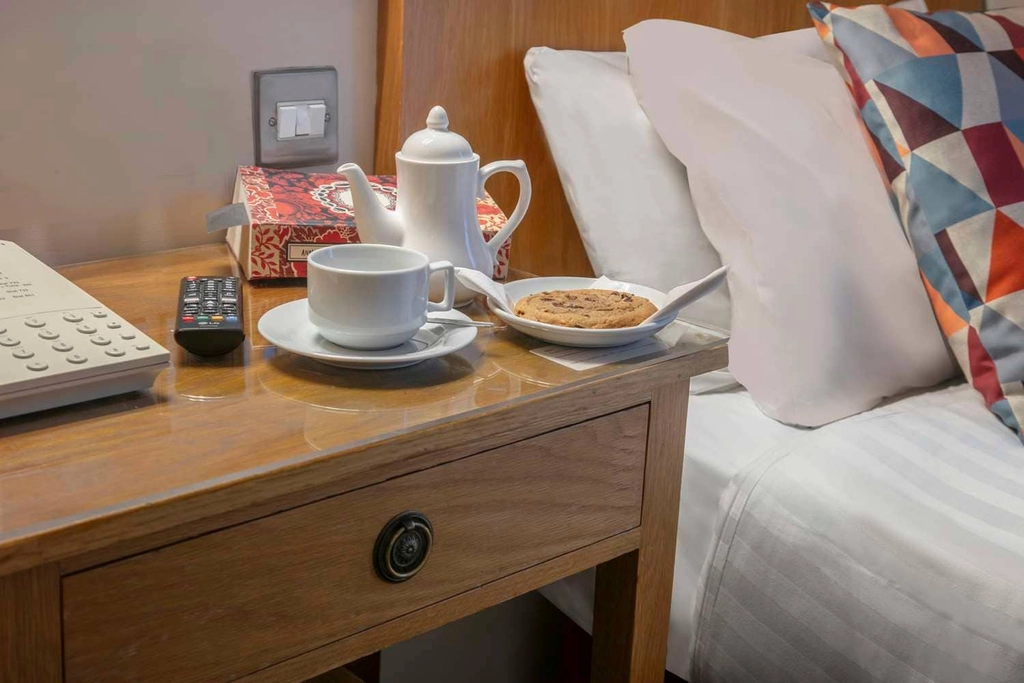 queensway hotel bedrooms
