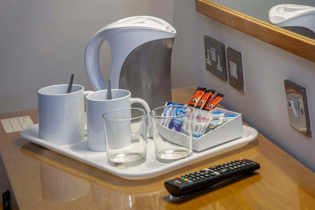 queensway hotel bedrooms