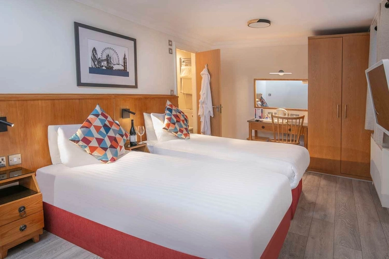 queensway hotel bedrooms